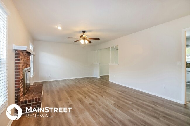 Photo - 210 N Huntsman Blvd