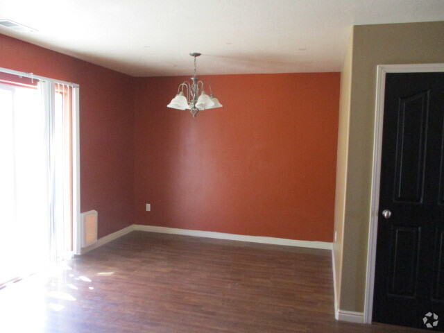 Building Photo - 3 Bedroom, 2.5 Bathroom Twin Home - Gemini...