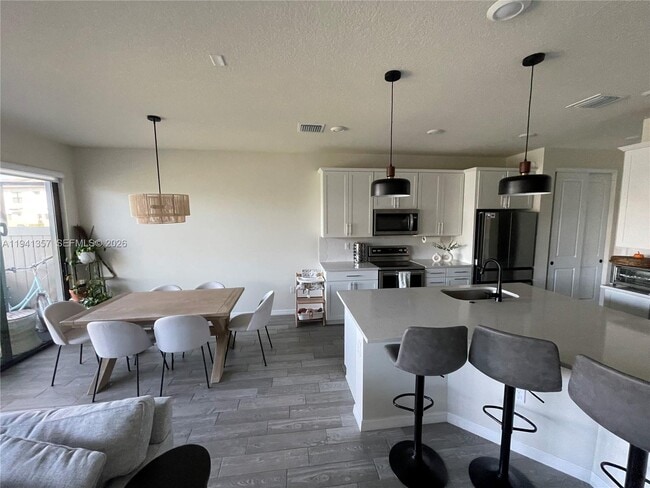 Photo - 4441 Appleton Cir E