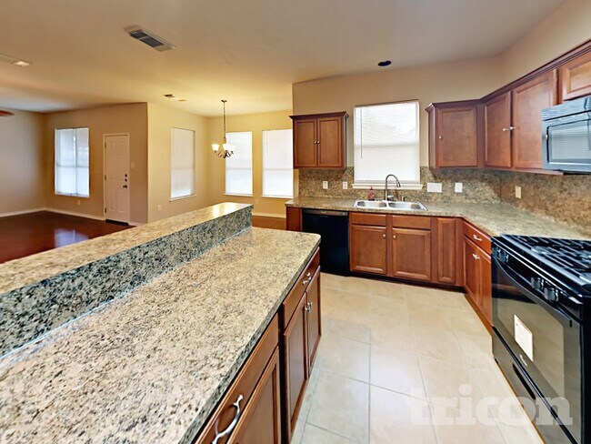 Photo - 410 Crosby Village Dr