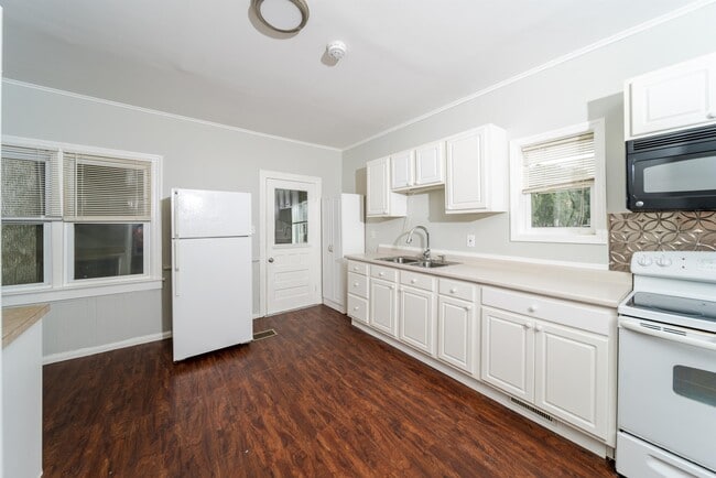 28 Lancaster St
