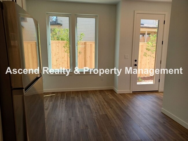 Photo - Newer 2 Level Townhome with Patio in Alberta Available August 10 Garbage Included Small Pets OK