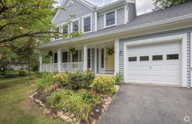 Building Photo - Stunning 4-Bedroom Home with Spacious Layo...
