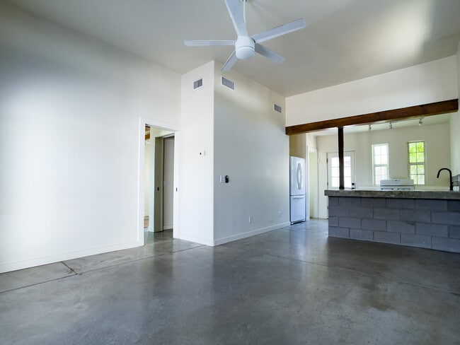 Photo - 1330 E Coronado Rd