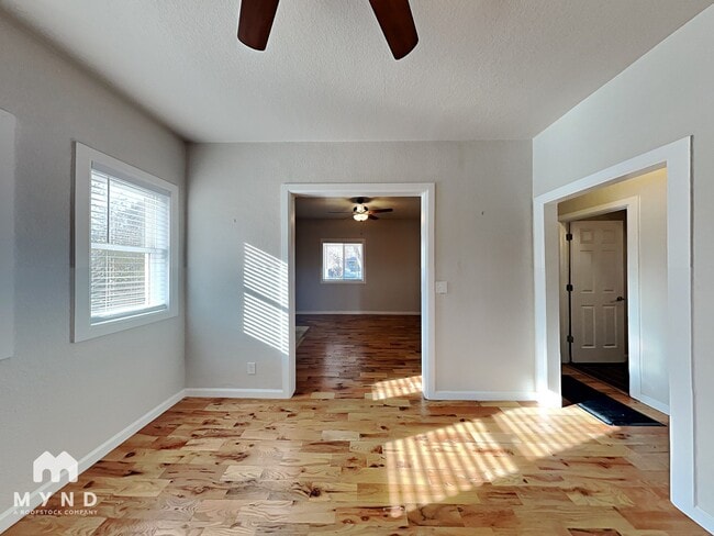 Photo - 2426 S Acoma St