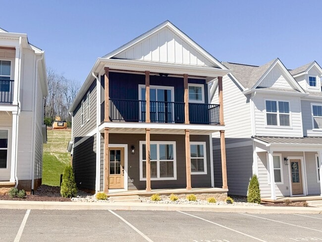 Building Photo - Tristan Style 3-Bedroom w/ Flex Room + Summer Special