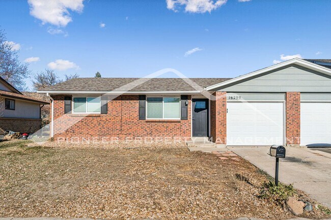 Building Photo - Charming Home with Washer/Dryer and Central AC