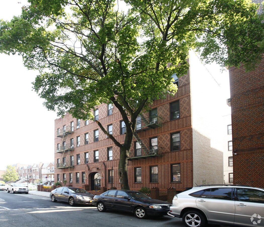 Photo - 1955 E 7th St