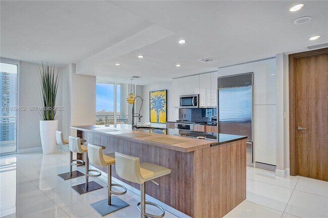 Photo - 901 Brickell Key Blvd Unidad 2507