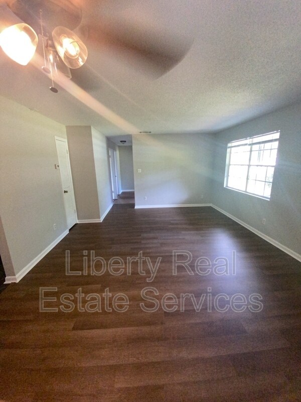 Photo - 228 Pointe S Dr