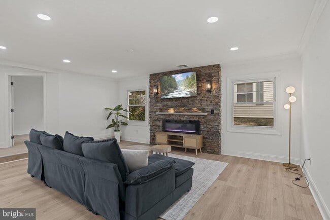 Photo - 5 Burgess Ln