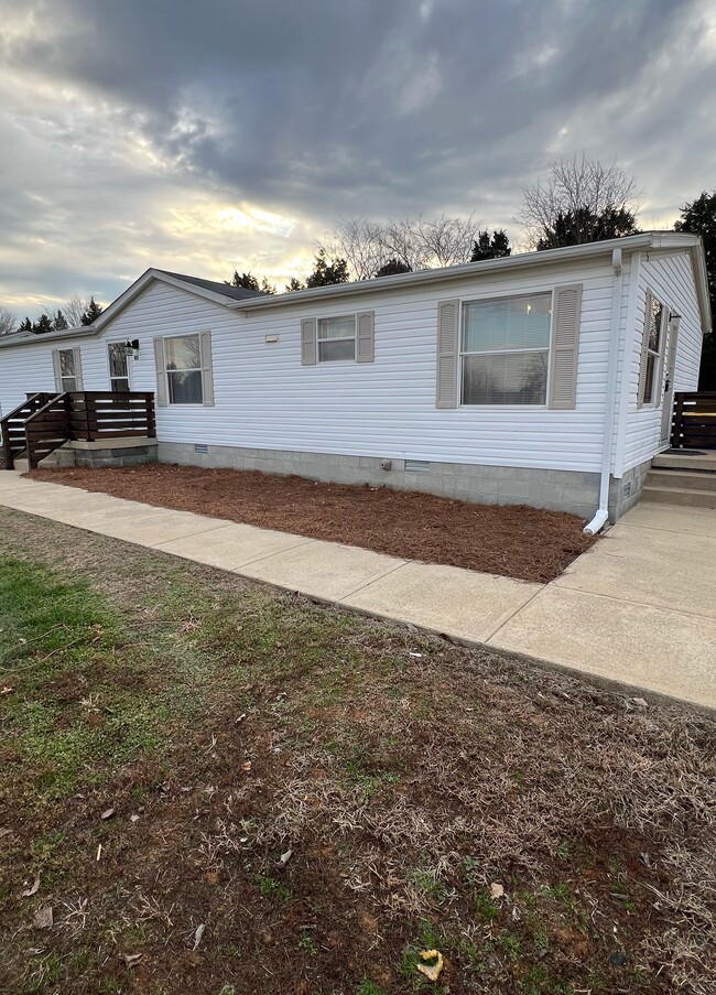 Building Photo - 1609 Walden Rd