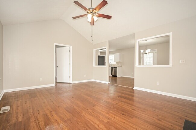 Photo - 581 Woodcrest Dr