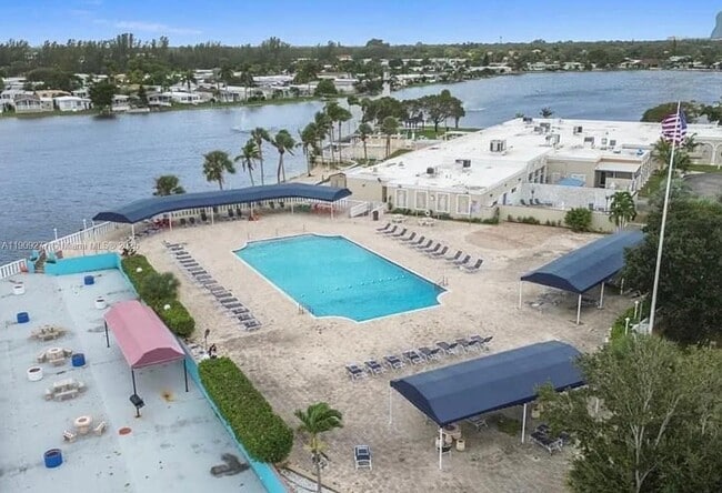 Building Photo - 5470 SW 25th Way