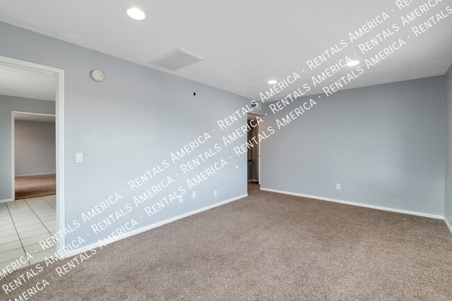 442 E Linden St