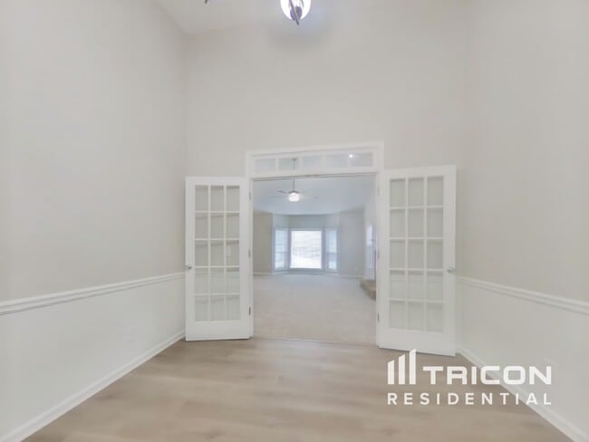 Photo - 2030 Township Dr