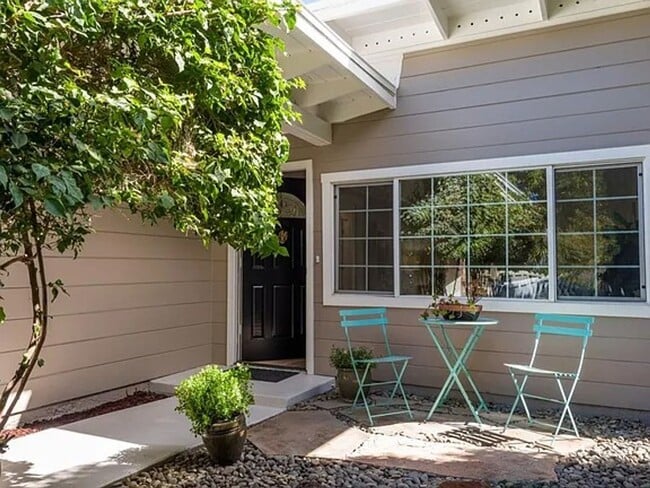 Photo - Cute Cottage in Belle Haven, Updated Interior, Remodeled Kitchen, Private Backyard!