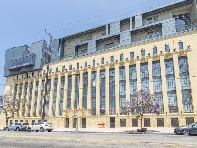 Building Photo - Top Floor 1 Bedroom Loft in Los Angeles
