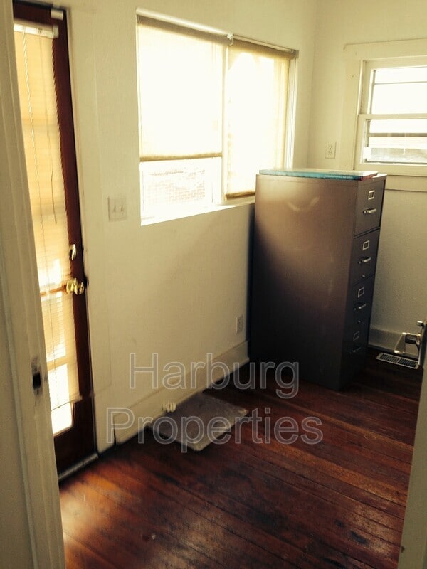 Photo - 2515 Broadway St