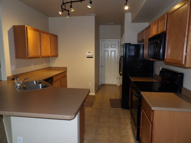 Photo - 802 Red Thistle View