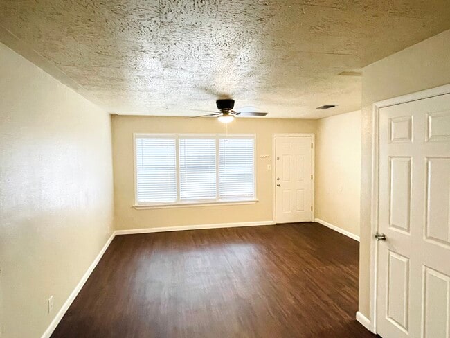 Photo - 5905 Hugo Dr