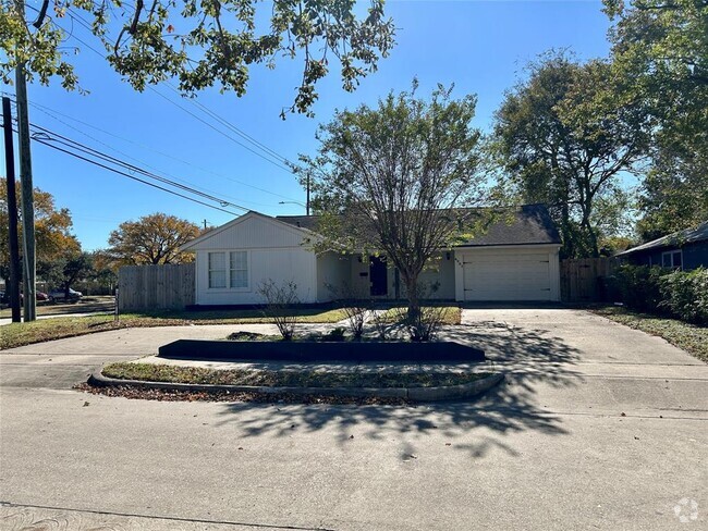 Building Photo - 4001 Woodshire St Rental