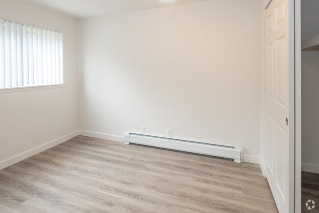 2BR, 1BA - 825 SF - Village West Apartments of Michigan City