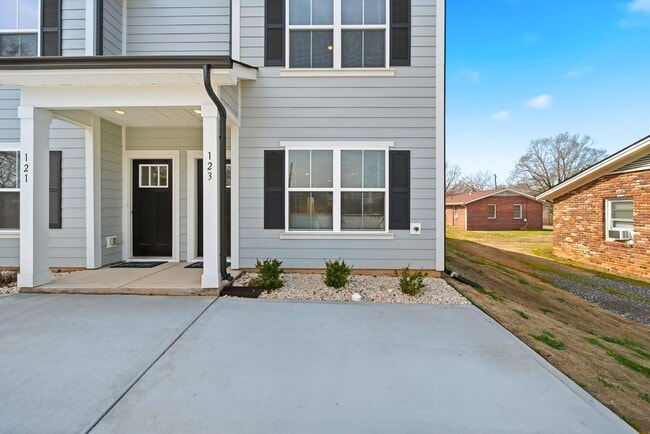 Photo - Brand-New 3BR/2.5BA Luxury Duplex in NW Hickory – Spacious, Modern & Move-In Ready!