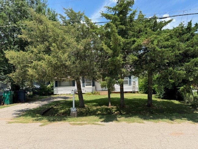 4131 Laverne St