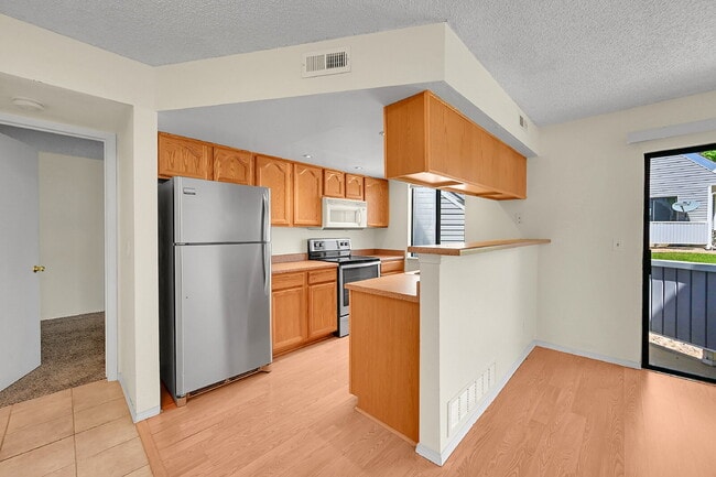 $1,140.95 with $300 Off The First Month's Rent, 1 Bed, 1 Bath, Condo in Thornton with Washer and ...