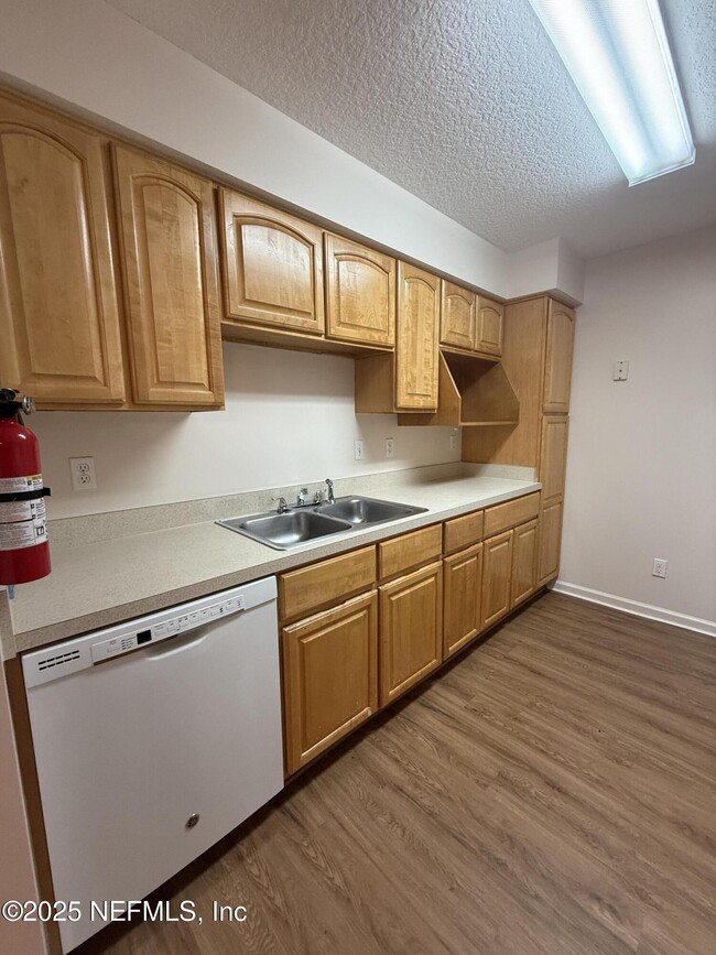 Photo - 702 Meadowbrook Dr