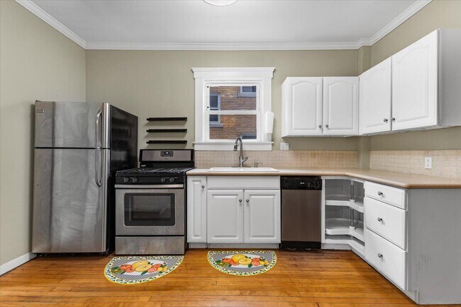 Photo - 910 W Huron St