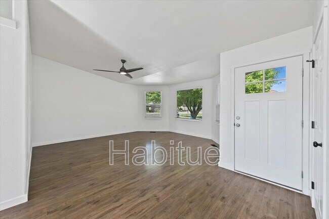 Photo - 2041 E Oakridge Ct