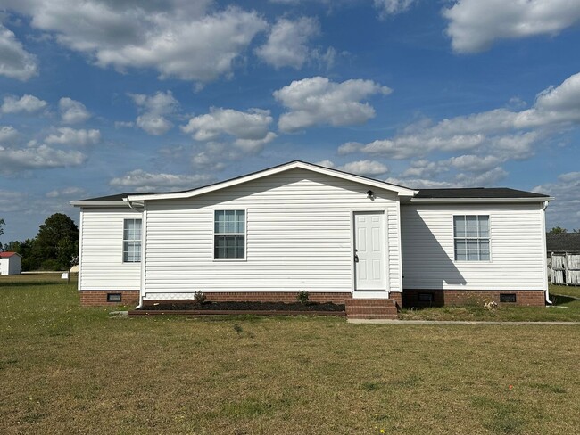 Country Living 3 Bedroom, 2 Bath Home in S... - Country Living 3 Bedroom, 2 Bath Home in S...