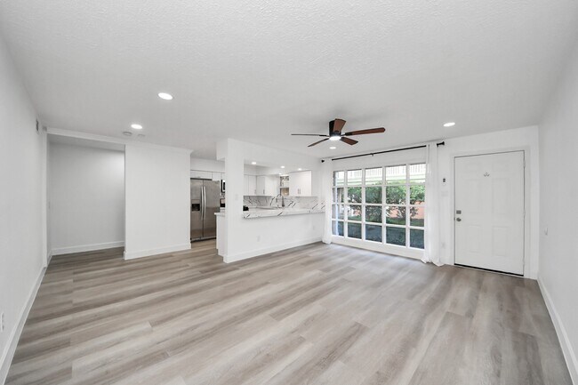 Photo - 5542 Holly St Unidad 205