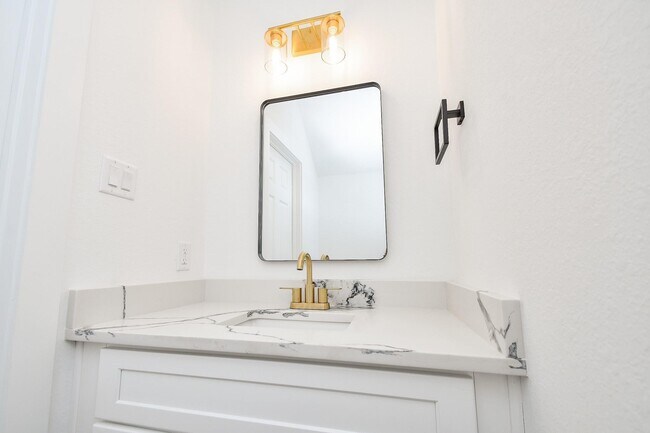 Photo - 4913 Nichols St