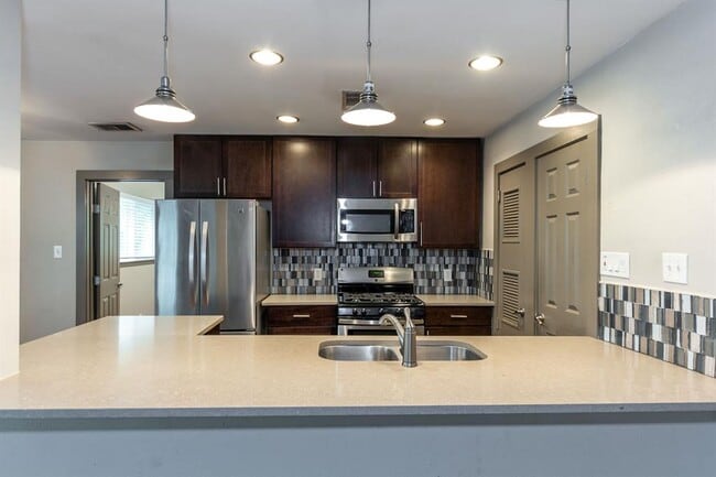 Photo - 1506 Rockdale Cir