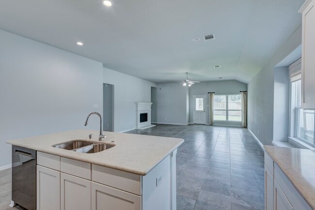 Photo - 208 Shoreview Dr