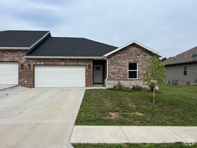 Building Photo - Beautiful duplexes in Ozark these are a mu... Rental