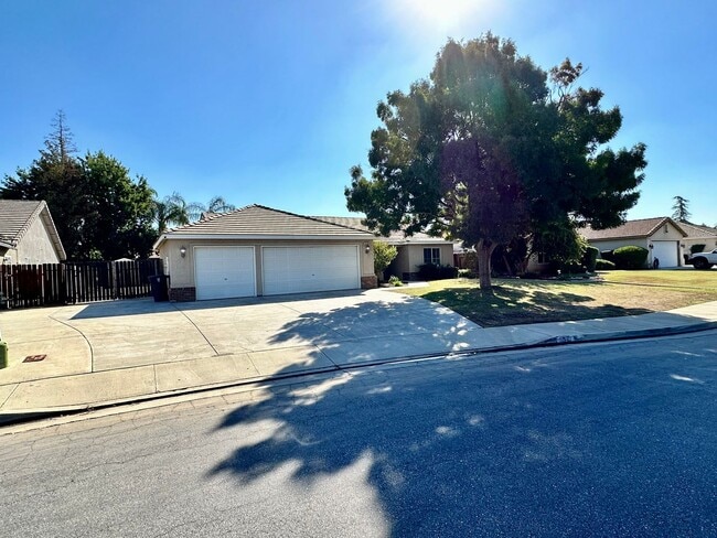 Photo - Northwest Dream Home!!!! 3+2 Granite Counters, Hardwood Floors, 3 Car Garage, RV Parking, and New...