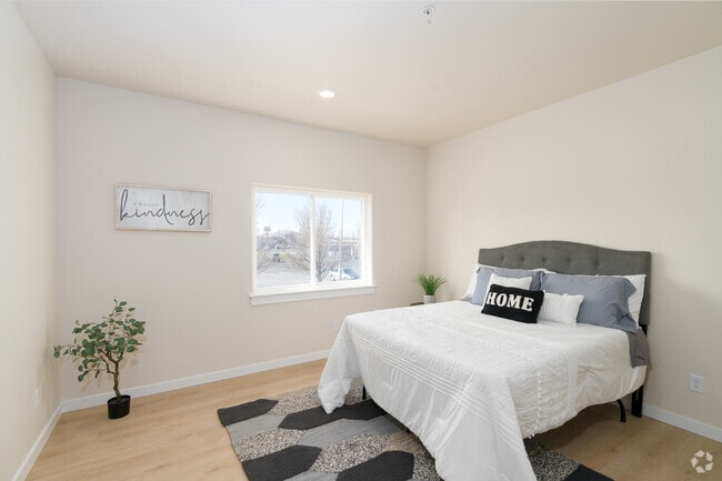 2BR, 2BA - 905SF - Bedroom