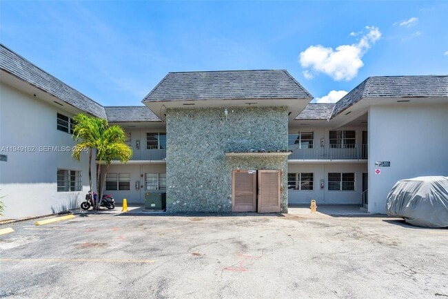 Photo - 300 NE 1st Ct Unit 208