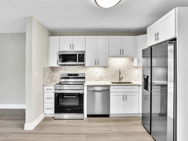 Photo - 541 NE 18th St