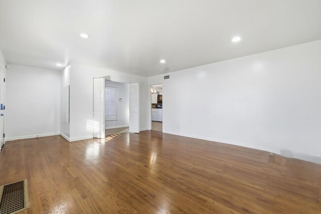 Photo - 9623 Adams St