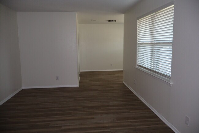 Photo - 1217 Scott Dr