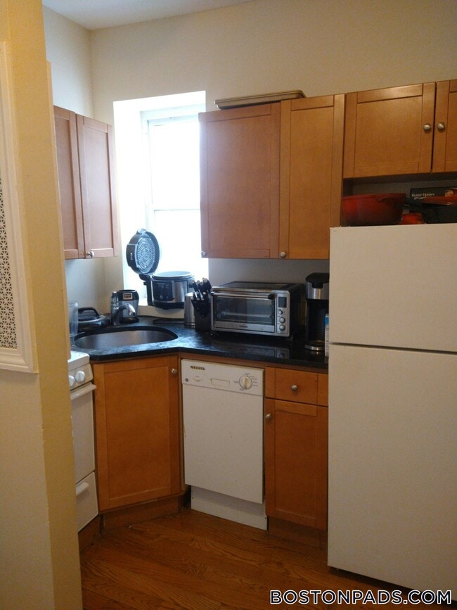 Building Photo - 1193 Commonwealth Ave Rental
