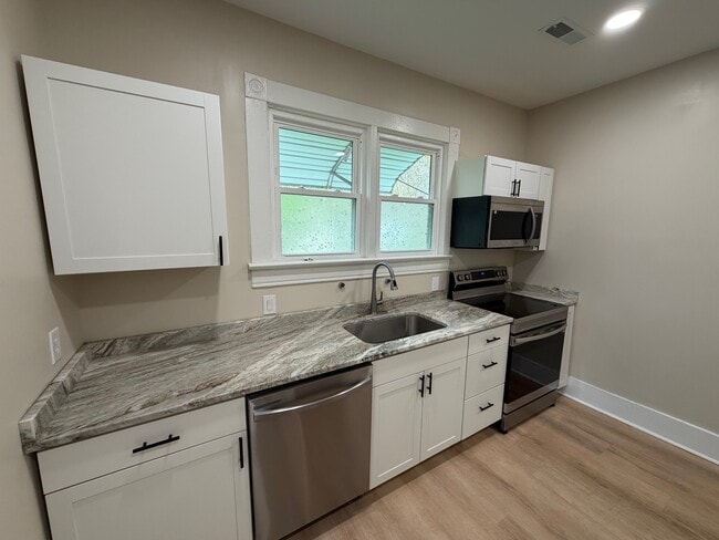 Photo - 1326 Morton Ave SE