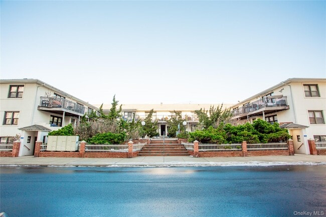 Building Photo - 65 W Broadway Unit 7G