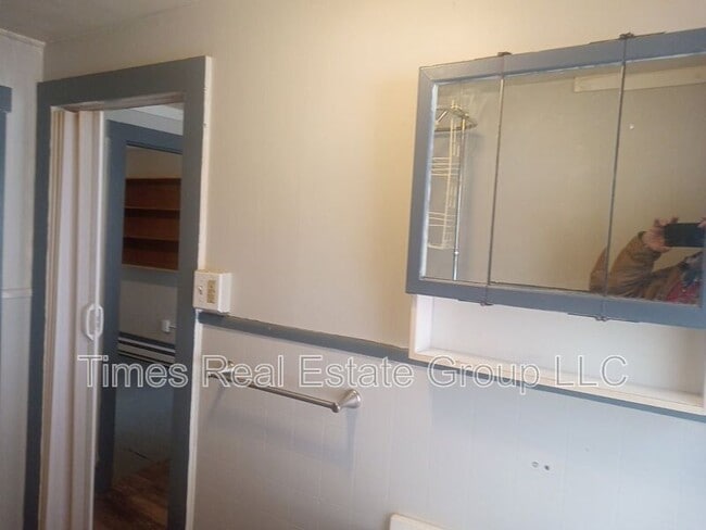 Photo - 206 W Railroad St