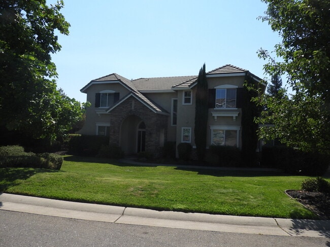 Building Photo - Gorgeous Home with Pool in Beautiful El Dorado Hills.